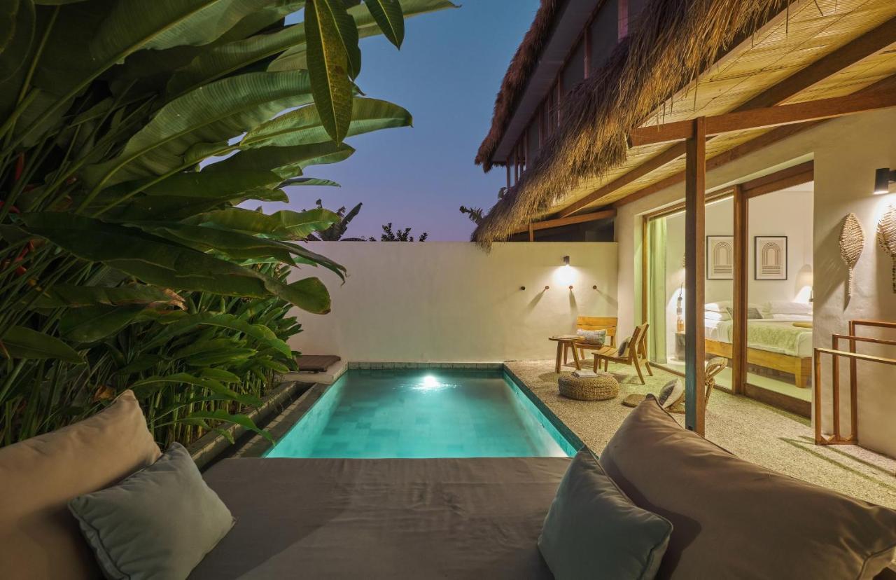 Amber Lombok Beach Resort Selong Belanak Kültér fotó